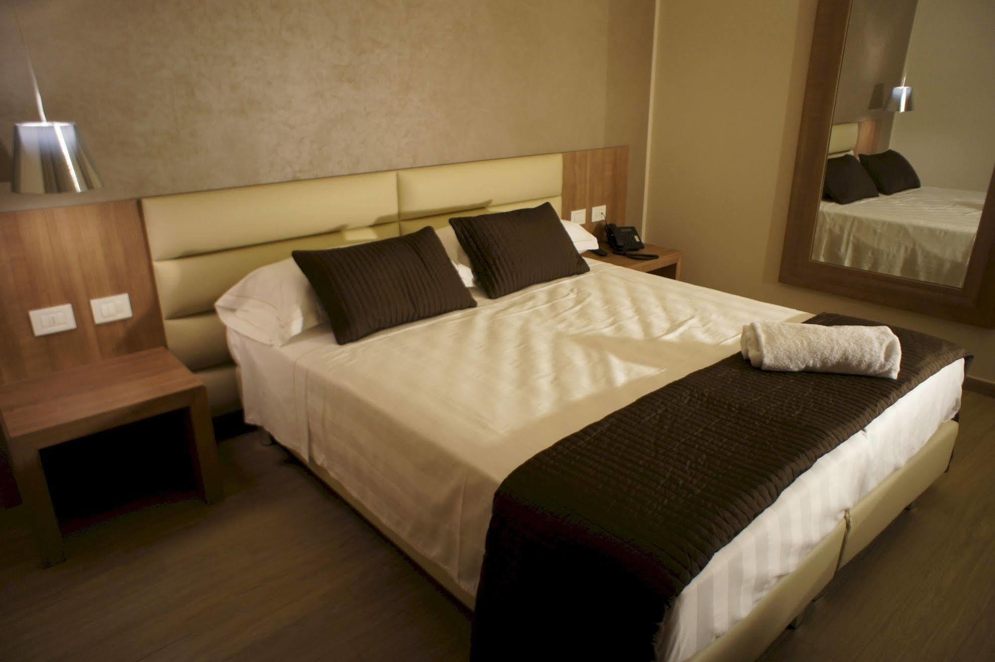 Pontevico Hotel Al Veliero מראה חיצוני תמונה