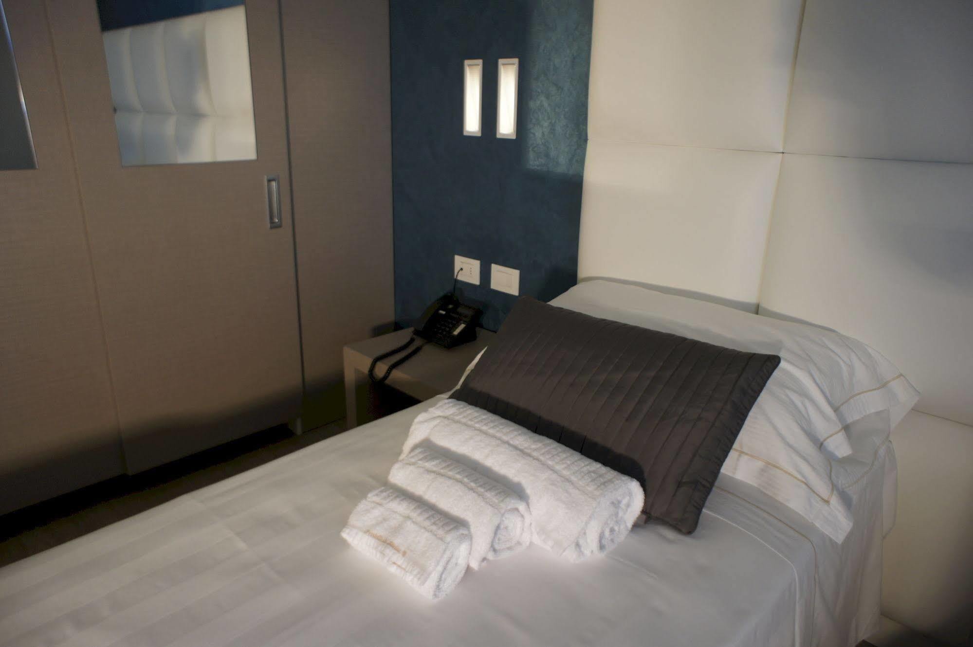 Pontevico Hotel Al Veliero מראה חיצוני תמונה