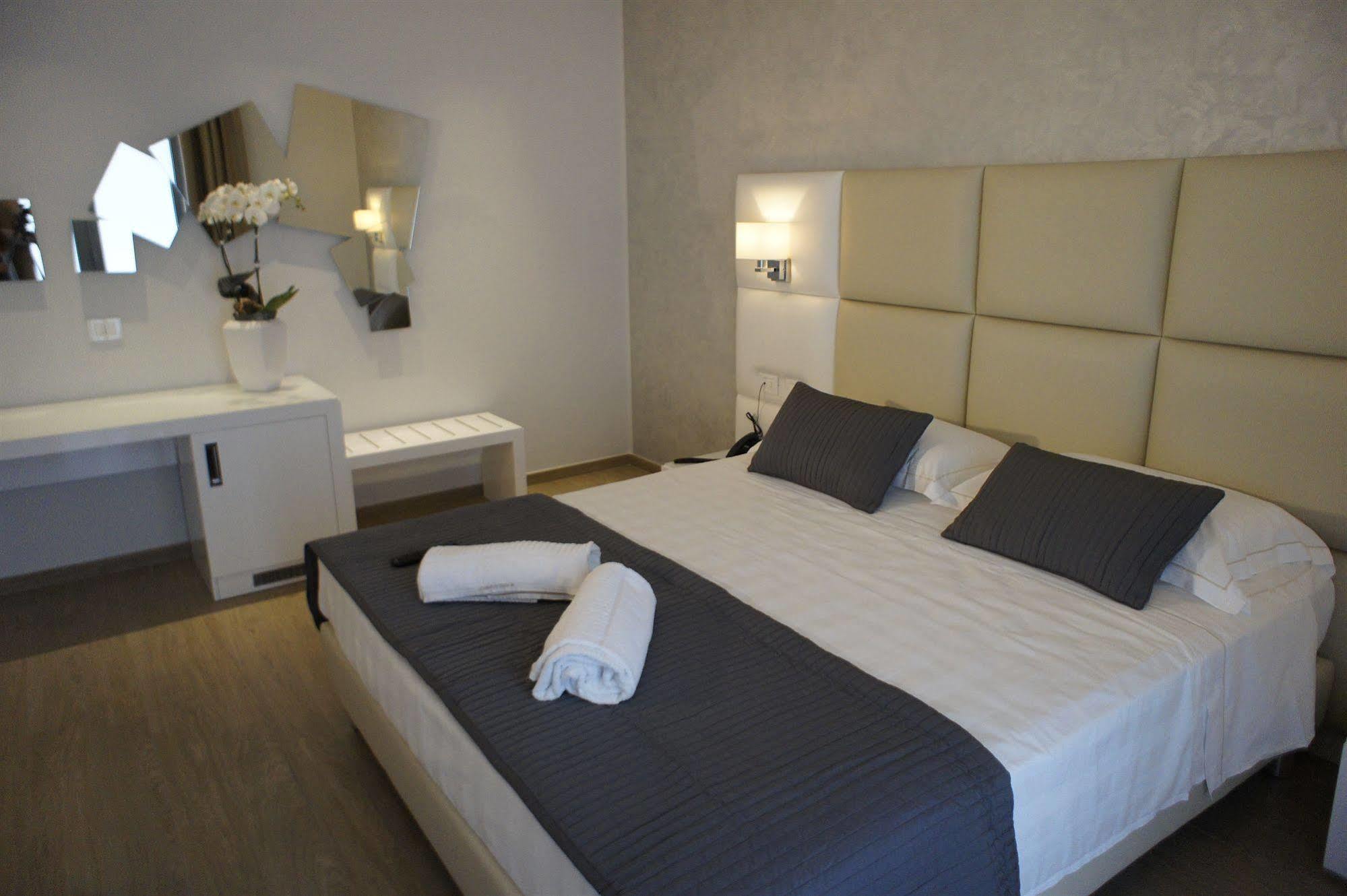 Pontevico Hotel Al Veliero מראה חיצוני תמונה