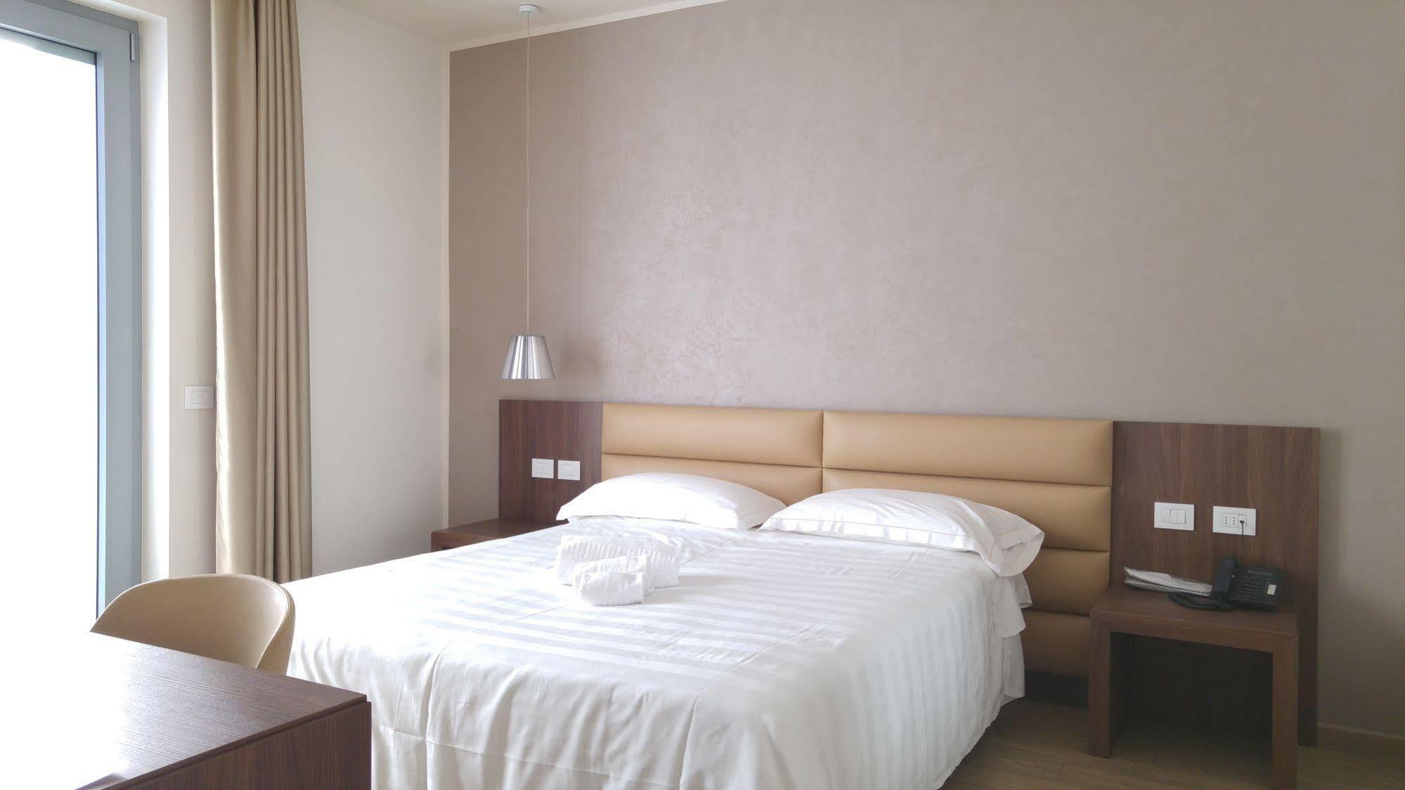 Pontevico Hotel Al Veliero מראה חיצוני תמונה